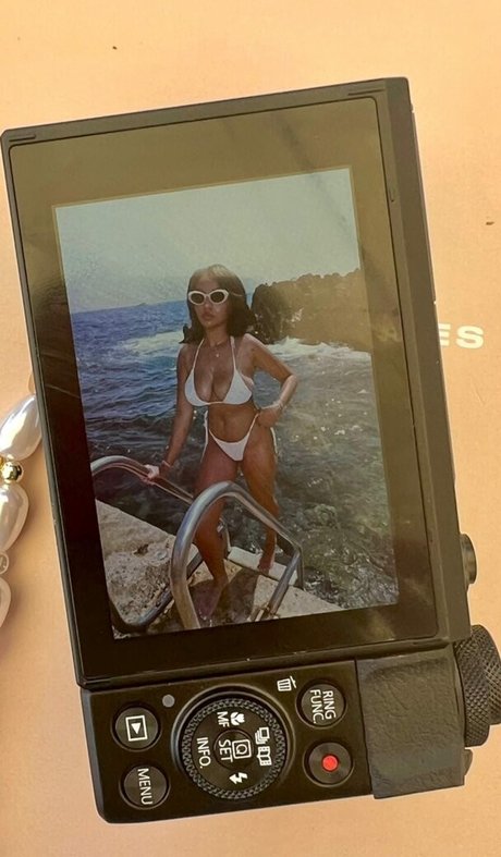 Daphne Blunt high quality model img