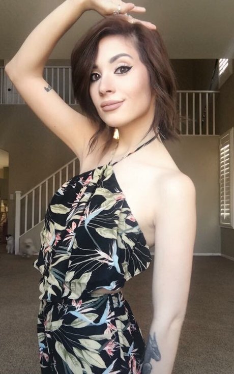 MelonieMac model perfect img