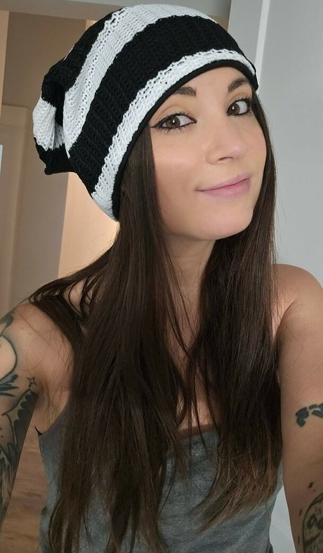 MelonieMac beautiful model archive