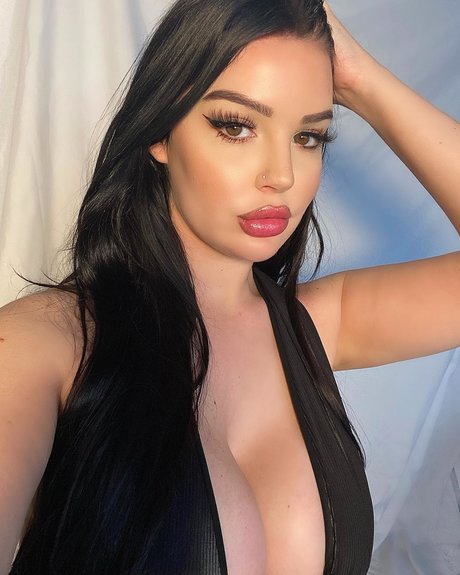 Elizabeth Georgina star pretty galleries