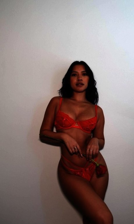 Julia Kelly hot star pic