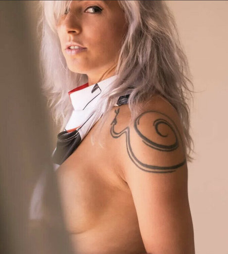 Dani Botan porn actress photo