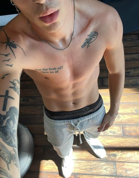 xjawbite beautiful model img