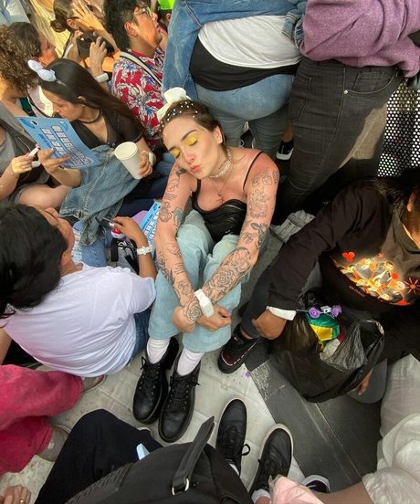 Delfi Peralta hot actress images