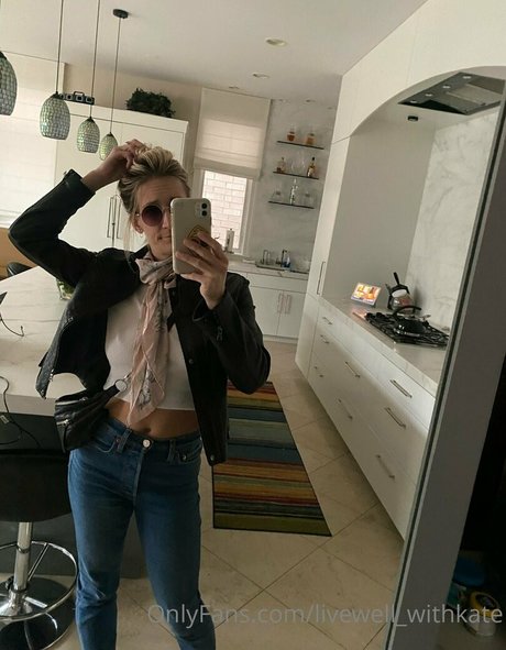 livewell withkate model nice photo