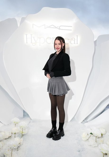 Lea Elui pornstar nude photos