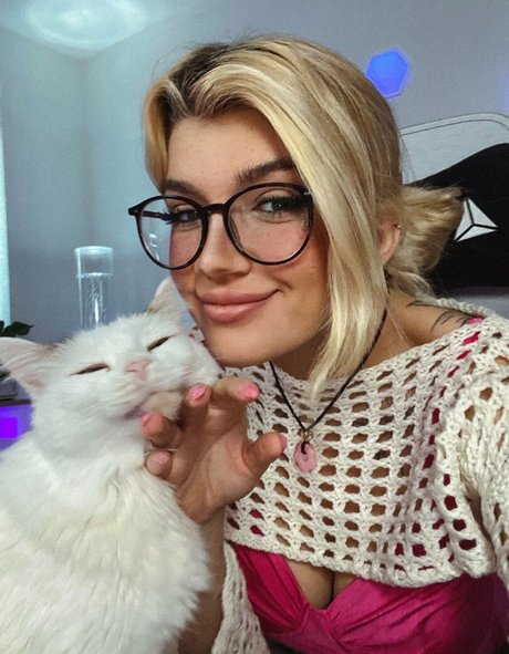 Kunshikitty model nude photos