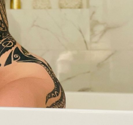 Ingrid Brans hot star photo