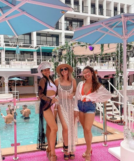 Robyn Richford naked model picture