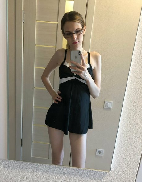 ts avy white naked model images