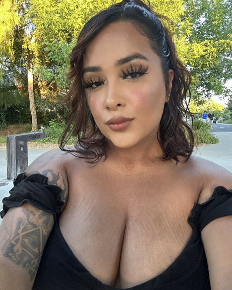 JacQueline model adult pics