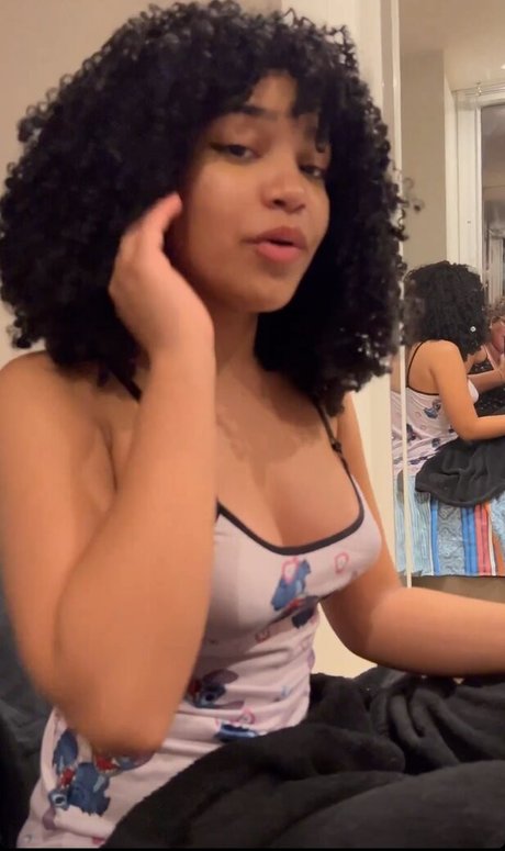 Marycuriell naked star img