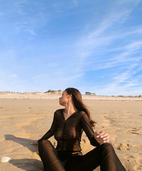 Lina Tsapova exclusive actress pics