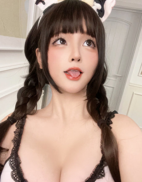 Chunmomo pornographic model photo