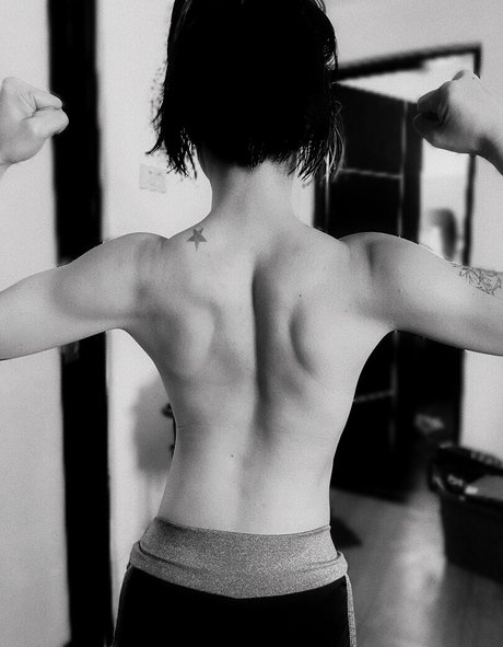 MAIScnhyo pornographic model pic