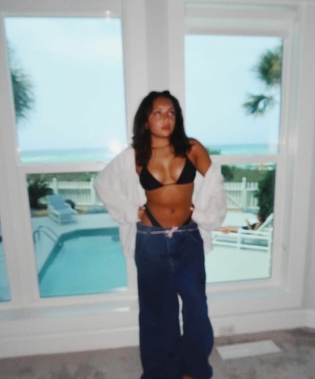 Avani Gregg star pornographic image