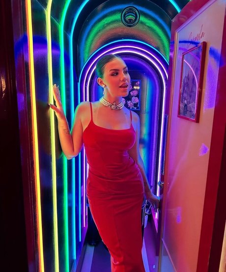 Vivi Wanderley erotic star img