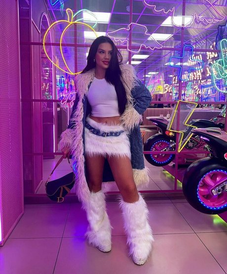 Vivi Wanderley star free pictures