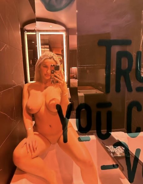 Vee Campbell star naked photo