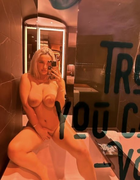 Vee Campbell naked actress galleries