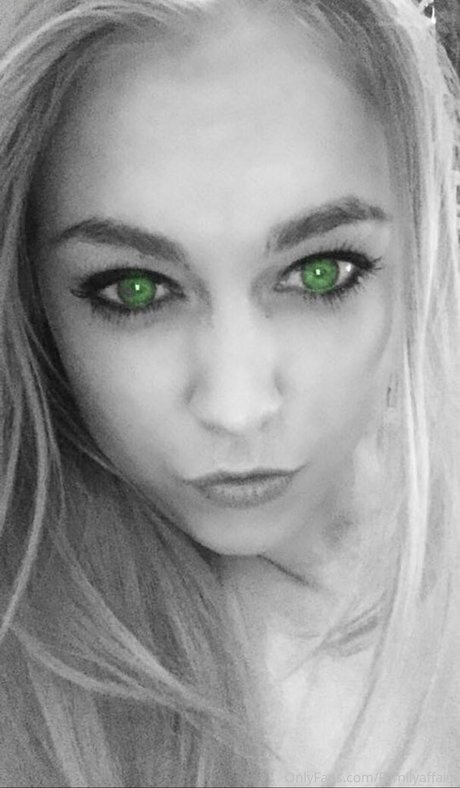 siswetlive naked star pics