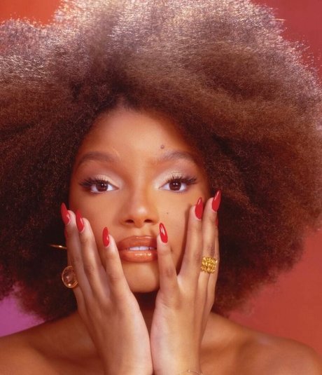 Halle Bailey pornographic actress pictures