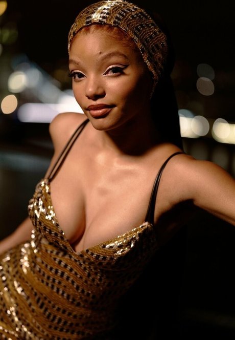 Halle Bailey high quality star picture