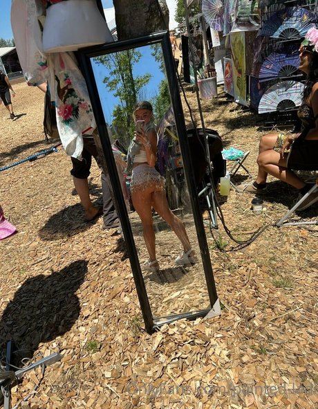 issameg model sexy gallery