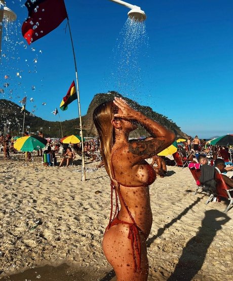 Yara Lore star nude image