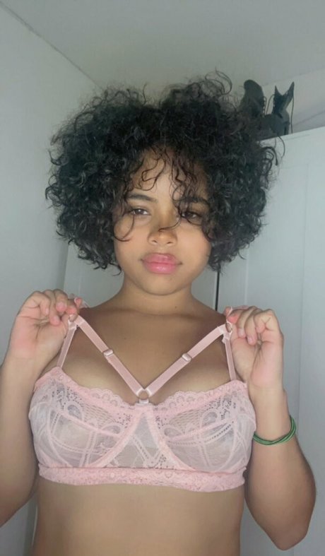 deliciussscurly sexy star pic