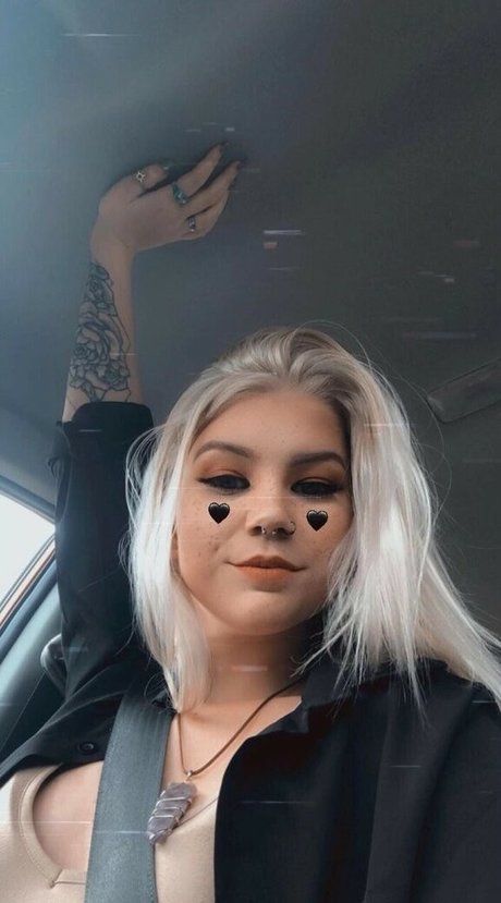 Gingiehippie pornographic model pic