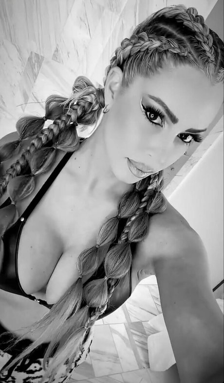 Maryse WWE hot actress image