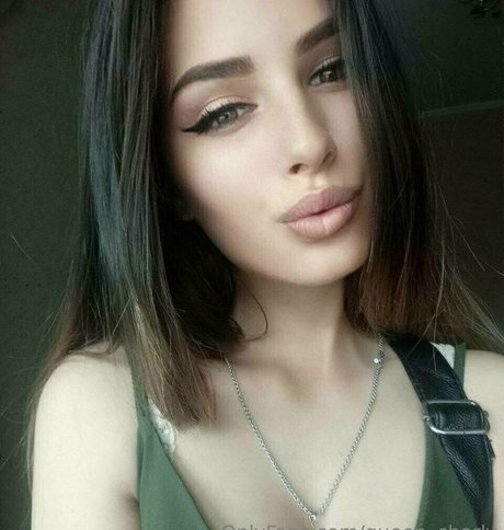 queen charly hot star images