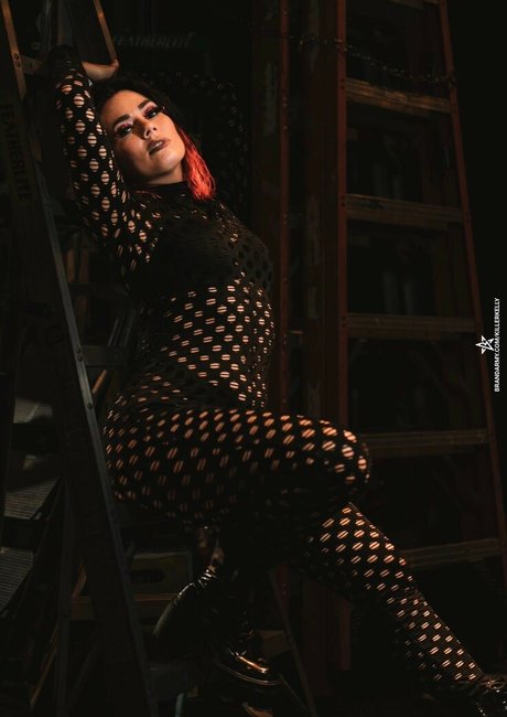 Killer Kelly hot model img