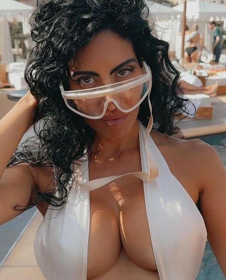 Sara Quattrociocche hot actress img