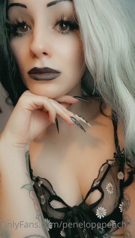 penelopepeach29 model art gallery