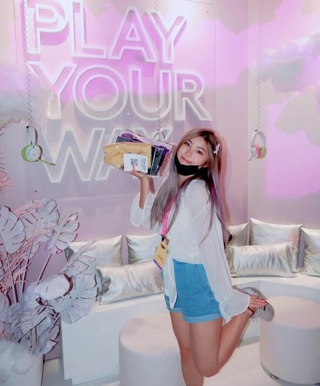 lily275 high quality actress photo