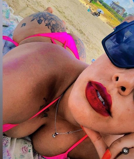 Lujan Flores hd star pics