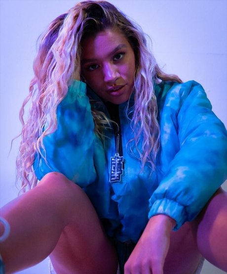 Molly Rainford model perfect images