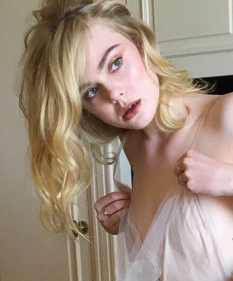 Elle Fanning sex actress photos