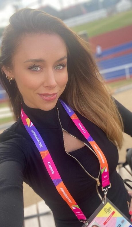 Una Healy pretty actress image