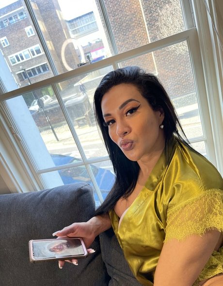 gabrielladecarvalho model hot photo