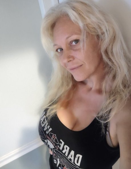 Charlee Chase model exclusive img