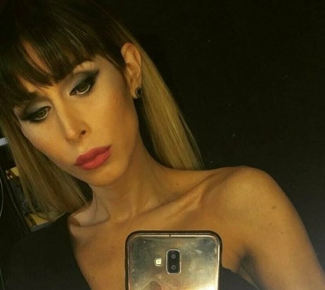 mariapia ts model hd image