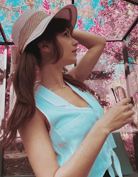 AlexiaRaye star nice pics