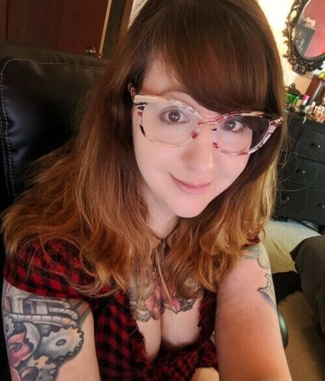 PushingUpRoses beautiful model img