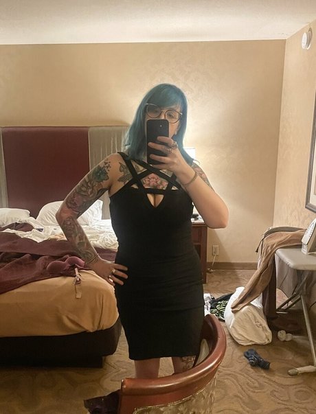 PushingUpRoses porn actress img