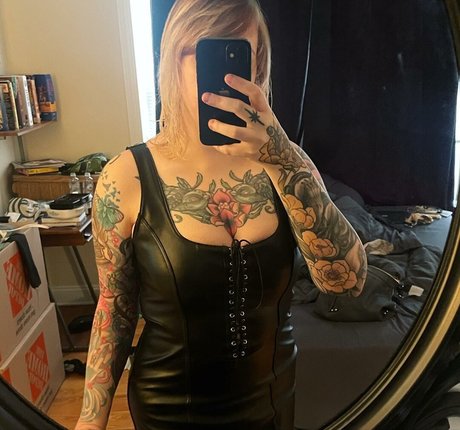 PushingUpRoses hot model images