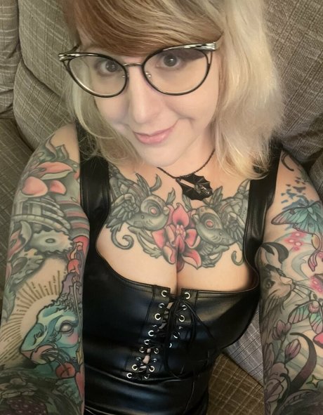 PushingUpRoses pornographic model pics