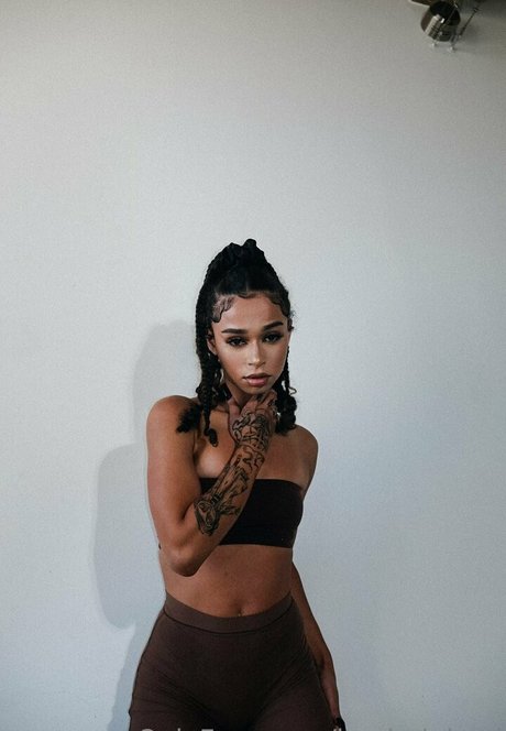 jambajuiced model top photos